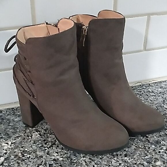 G.C. Shoes Olive Green Suede Tassel Ankle Booties. Sz 6.5 - Picture 2 of 9